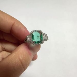Huitan Elegant Women Ring Inlaid Shiny Blue CZ Fashion Accessories for Wedding Engagement Luxury Lady Silver Color Jewelry Gift