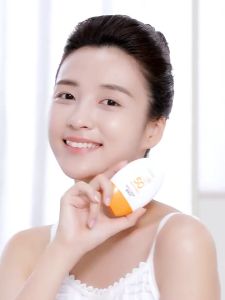 ครีมกันแดด SPF50+ PA+++ ครีมกันแดดหน้า โลชั่นกันแดด ครีมบำรุงผิว ควบคุมความมันและความชุ่มชื้น กันน้ำและกันเหงื่อ ครีมป้องกันรังสียูวี สดชื่น และไม่เหนียวเหนอะหนะ 60g