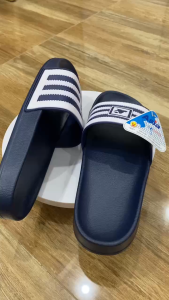 Giày xỏ ASIASPORTS DME314 size 1-8. Đế đen dây trắng có logo phù hợp sử dụng hàng ngày.