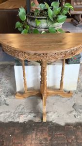 โต๊ะครึ่งวงกลม โต๊ะไม้สัก ยาว 75ลึก38xสูง77cm ลายเถาองุ่น  ขานก 4สีสวย  ไม้สักแก่ โต๊ะแกะสลัก โต๊ะข้าง