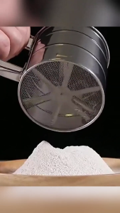 Stainless Steel Sifter For Baking Fine Mesh Baking Sifter Flour Sifter One Hand Press Crank Sifter For Powdered Sugar Flour Sieve Sifter For Baking Cakes