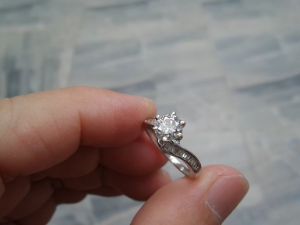 PY Beauty แหวนเพชรแท้ 925 Sterling silver พลอยคริสตัลสวารอฟสกี้ รอบแหวนฝังเพชรแท้ 18 เม็ด น้ำหนัก 0.29 กะรัต เพชรแท้เกรด SI