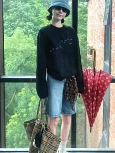 เสื้อยืดแขนยาวสีดำไซส์ใหญ่สำหรับผู้หญิง ทรงหลวม ทรงหลวม สไตล์นักเรียน ฤดูใบไม้ผลิและฤดูใบไม้ร่วง เสื้อชั้นในลำลอง