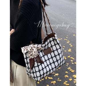 Trendy Large Capacity Womens Shoulder Bag 2024 Autumn Winter New Style Commuter Tote Bag for College Students Class