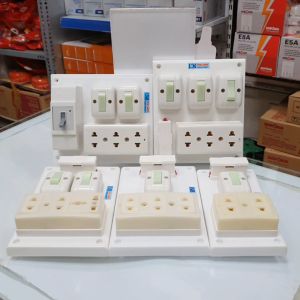 Bảng điện 1 Công tắc 2 Ổ cắm lắp nổi có cầu chì BN1 SOPOKA