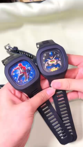 Jam Tangan Anak Superhero –Tampilan Keren & Edukatif Terbaru 2025