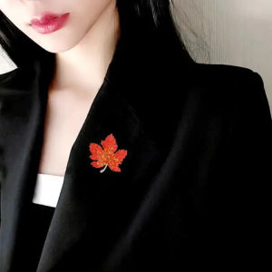 Elegant Crystal Red Maple Leaf Brooches Luxury Temperament For Women Weddings Banquet Clothing Jewelry Party Accessories