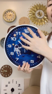 Đồng Hồ Treo Tường Kim Trôi Hoạ Tiết Phi Hành Gia Mẫu T11 - Đồng Hồ Treo Tường LINH DECOR