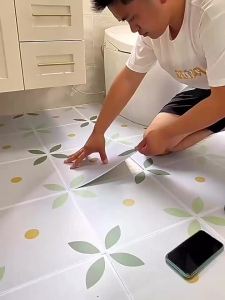 กระเบื้องยางลวดลาย กาวในตัว ขนาด 20x20 cm กันน้ำและกันสิ่งสกปรกได้ดี 1 ชุด มี 10แผ่น ทำความสะอาดได้ง่าย ผลิตภัณฑ์นี้กันน้ำและทนต่อคราบ ทำความสะอาดง่าย