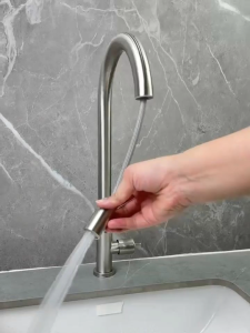 BAOKEMO Stainless Steel Pull-Out Kitchen Faucet with Adjustable Sprayer – Single Cold Water Sink Faucet
