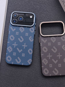 เคสโทรศัพท์แบบแข็งดูดซับแม่เหล็กแบบเรืองแสงสำหรับ Apple 17Promax ลายคาร์บอนไฟเบอร์ iPhone 16Promax ดีไซน์เรียบง่ายแบบ Kevlar สำหรับผู้ชายและผู้หญิง