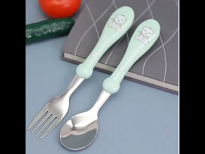 ชุดช้อน ส้อม สำหรับเด็ก - พกพา ลายหมี - ชุดกระเป๋าปาก สุขสันต์สำหรับเด็ก 19cm x 19cm