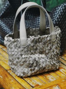 Small Size Tote Bag Woven Leather Handbag Womens Briefcase Handheld Basket Bag Casual Simple Style Handbag for Daily Use