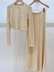 Áo Len Cardigan Dệt Kim Vàng Thanh Lịch Kiểu Pháp Mùa Xuân Cho Nữ Váy Midi Áo Chui Đầu Cổ Tròn Tay Dài Chất Liệu Sợi Polyester