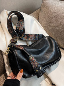 Trendy Large Capacity Shoulder Bag 2025 New Style Fashion Wide Strap Pillow Shaped Womens Handbag Soft PU Leather Casual