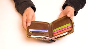 【กรุงเทพจัดส่งสินค้า】กระเป๋าสตางค์ผู้ชายสั้นวินเทจความจุขนาดใหญ่เหรียญกระเป๋าแฟชั่นที่มีคุณภาพสูงหรูหราผู้ถือบัตรที่มีซิปกระเป๋าสตางค์หนัง ดีที่สุดสําหรับของขวัญ Stylish PU Leather Mens Wallet