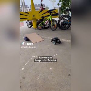 [KST] Mobil Remote Control RC Mainan Anak Laki Laki Off Road Ban Tebal Bergerigi Hadiah Ultah