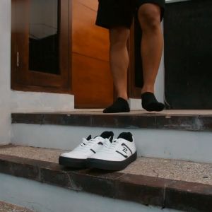 Naz Nicholas Apn 022: Sepatu Putih Pria Sneakers Casual Lokal