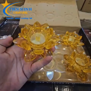 Đèn hoa sen pha lê vàng đã gồm pin chất liệu nhựa cao cấp dùng 3 pin AG10 sắc nét tinh tế