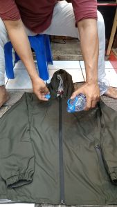 Jaket Outdoor Desain Ergonomis Anti Air & Angin