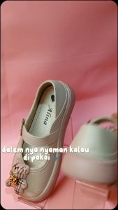 Sepatu FlatShoes Anak Perempuan Karet Jelly Motif Beruang 601-2S/601-2M (24-35) bermotif beruang terbaru