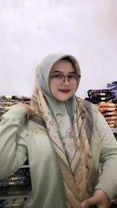 Hijab Segi Empat Motif Dewasa Warna Sage Green Terbaru kekinian Size 110x110