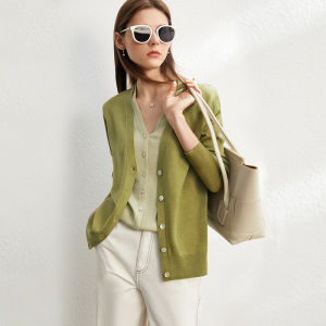AMII | Color Block V-Neck Knit Sweater