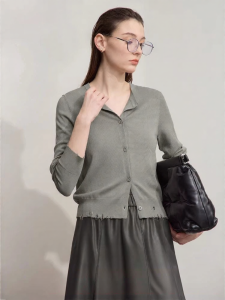 AMII | Commute Style Round Neck Hand Cut Bead Knit Cardigan