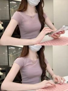 เสื้อยืดแขนสั้นผ้าถักสีม่วง ทรงสลิมฟิต สำหรับผู้หญิง ฤดูร้อน 2025 ทรงเข้ารูป คอตั้ง ปกติ ไม่มีฮู้ด