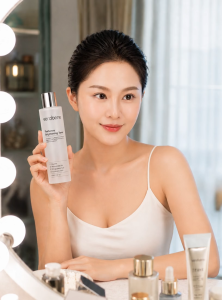 Toner Dưỡng Trắng Da Verobene Radiance Bright Mờ Thâm Nám Cấp Ẩm Thông Thoáng Lỗ Chân Lông 150ml