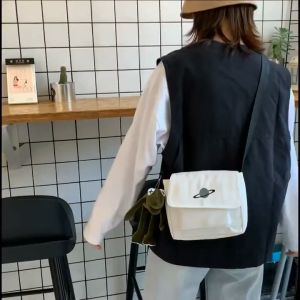 Tas Korea Kasual Sederhana Kipas Sastra Solid Messenger Bag Tas Kanvas Tas Fashion Pria Wanita Import Korean Casual Simple Literary Fan Solid Messenger Bag Canvas Bag Fashion Bags