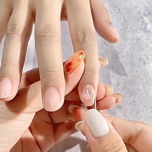 B&E Solid Nail Tips Nail Glue 10g for Fake Nails Nail Extension Alcohol-free Nail Salon Tool