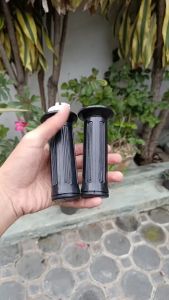 HAND GRIP/ HANDVAT/ HAND PAD / GRIP MOTOR + PIPA HONDA GRAND SPEK ASLI GENUINE ORIGINAL REM PER SET