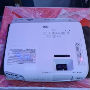 LCD PROYECTOR EPSON EB 98 LCD PROYECTOR 3300 ANSILUMEN NEW