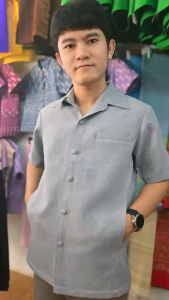 เสื้อซาฟารีชาย ปกเชิ้ต อัดกาวทั้งตัว ผ้าฝ้าย สปันสลาฟ ใส่ทำงาน ใส่ทีม สีเทา ชายเชิ้ต