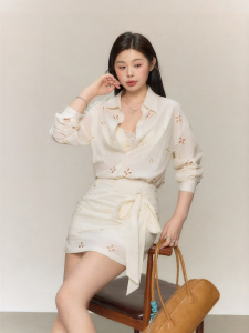 JULULOOK | Bộ Áo Blouse và Chân Váy Bút Chì Dễ Thương Phù Hợp Với Người Mập Có Khoét