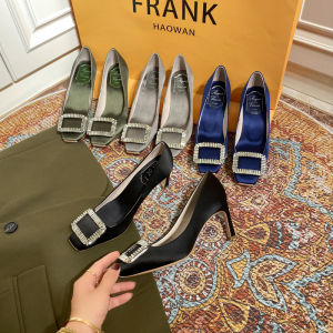 รองเท้าส้นสูงผ้าไหมเนื้อนุ่มสวมใส่สบาย หัวเหลี่ยม ทรงหัวเหลี่ยม ทรงหัวมน รองเท้าส้นเดี่ยวสำหรับผู้หญิง รองเท้าแต่งงาน ฤดูใบไม้ผลิและฤดูร้อน