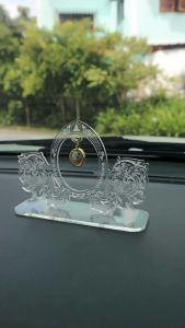 แท่นโชว์พระประดับหน้ารถยนต์ ซุ้มพระแบบแขวน สวยงาม วางพระอะคริลิค