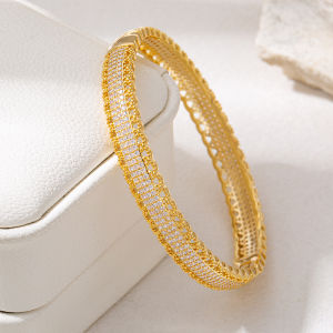Minimalist Zirconia Bracelet for Women Elegant and Fashionable Party Jewelry Bangle