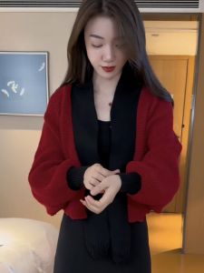 เสื้อคาร์ดิแกนถักแขนกุดสั้นแฟชั่นฤดูใบไม้ร่วงปี 2025 ทรงผีเสื้อ เสื้อคลุมไหล่แบบลำลอง สไตล์ยุโรป คอวี สีพื้น