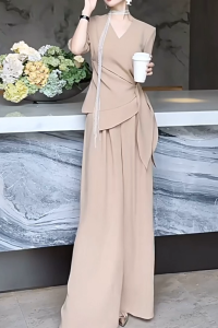 ชุดเซ็ต 2 ชิ้นเกาหลี เสื้อแขนสั้นคอวีผูกเอว+กางเกงขากระบอกใหญ่ ผ้าไนลอนสเปนเด็กซ์ เอวยืดซิปหน้า มีกระเป๋าหูเข็มขัด สีกากี/ดำ ชุดทำงานพรีเมียม #801