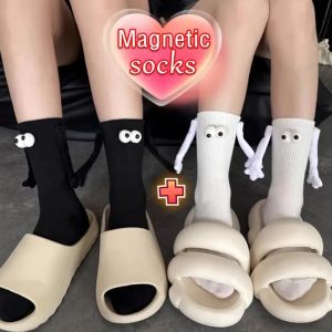 2 cặp đôi nắm tay vớ hài hước sáng tạo mắt hoạt hình giữa ống đen trắng đôi vớ cotton