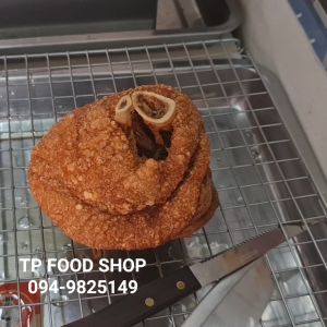 ขาหมูเยอรมัน ซีพีคุโรบูตะ 550 กรัม ขาหมูเยอรมัน CP 1 ขา ต้มและปรุงรสมาแล้วสามารถทอดได้ทันที ขาหมูทอดกรอบ ขาหมูเยอรมัน ราคา หมูเยอรมัน - Lazada