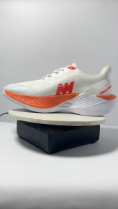 SEPATU RUNNING PRIA WANITA WHITE PUTIH TERBARU CARBON PLATE HYPERSONIC NEW MEEL OLAHRAGA 1.0 OUTDOOR