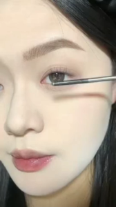 Maskara kering tahan air lentik tahan lama tahan air tahan keringat dan tahan luntur menciptakan riasan mata yang sempurna.