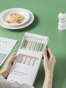 Bộ Đũa Gốm Sứ Dễ Dàng Vệ Sinh Kháng Khuẩn Chịu Nhiệt Độ Cao Bọc Riêng 5 Đôi Hộp Quà Tặng