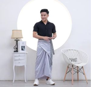 Sarung Srikandi - Sarung Lilit - Sarung Ikat - Polos Hitam - Bahan Toyobo Adem nyaman dipakai dan tahan lama