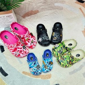 2025 Summer New Hole Hole Shoes for Children And Parents Anti-Slip Beach Slippers Boys And Girls Shoes World Design Star Moon Little Shadow