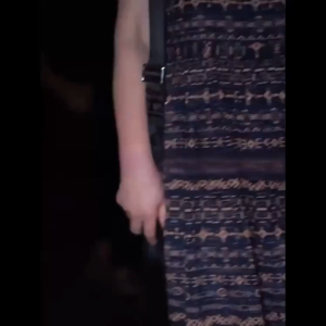 ไฟฉาย LED แบบโค้งคู่อเนกประสงค์พร้อมไฟส่องสว่างที่แรงสำหรับใช้กลางแจ้ง สิ่งประดิษฐ์ป้องกันตัวสำหรับผู้หญิงแบบพกพา