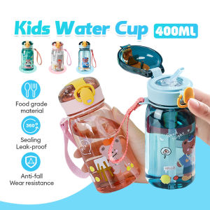 ขวดน้ำลายการ์ตูน แก้วน้ำหัดดื่มกันสำลัก ขวดน้ำดื่มแบบพกพากันรั่ว พร้อมหลอด สําหรับเด็กอนุบาล